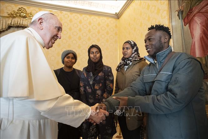 Papst Franziskus verurteilt Gewalt gegen Frauen