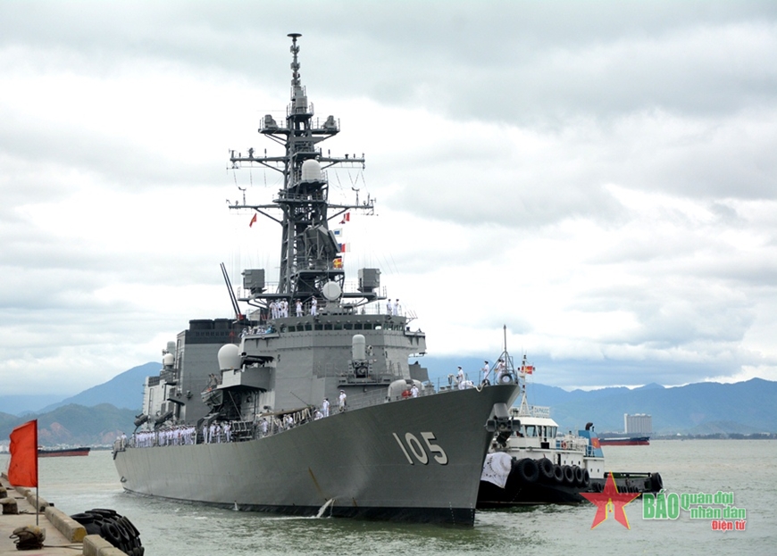 Trainingsschiffe der japanischen Selbstverteidigungskräfte auf dem Meer besuchen Da Nang