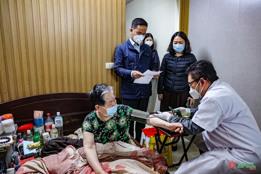Reise der freiwilligen jungen Mediziner für Gesundheit nach der COVID-19-Pandemie