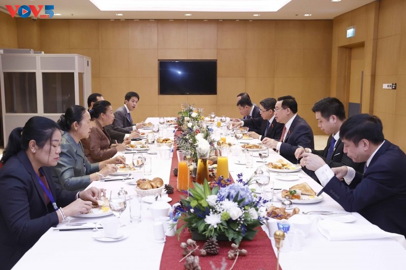 Verstärkung der Zusammenarbeit mit Laos