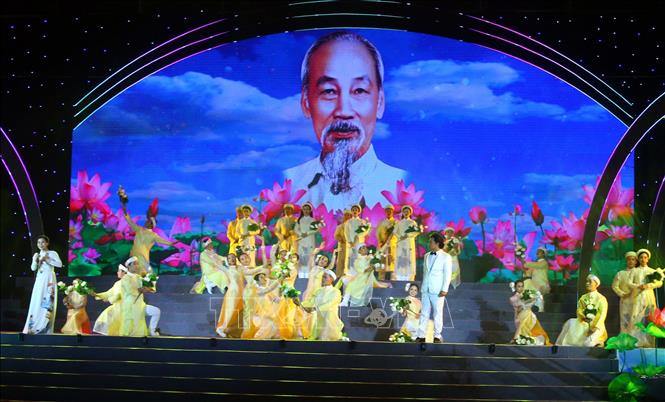 Einzigartige Gala “Nghe An – Dorf Sen, die Heimat Ho Chi Minhs, Ho Chi Minh Stadt – Stadt mit goldenem Namen”