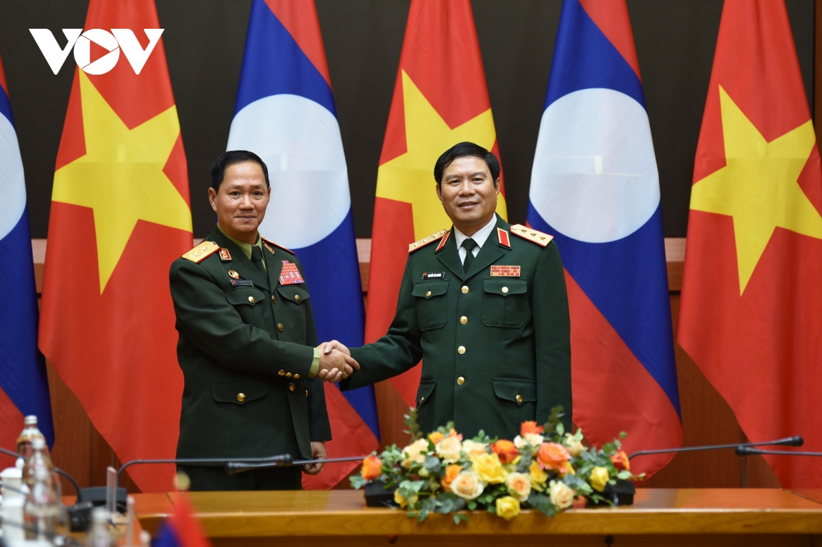 Befehlshaber des Generalstabes der laotischen Volksarmee besucht Vietnam
