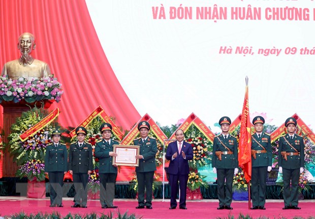 Staatspräsident Nguyen Xuan Phuc nimmt an Feier zum 40. Jahrestag der Gründung der militärischen Division 11 teil