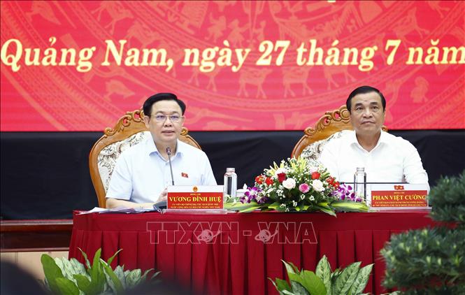 Parlamentspräsident Vuong Dinh Hue trifft Mitglieder des Parteigremiums von Quang Nam