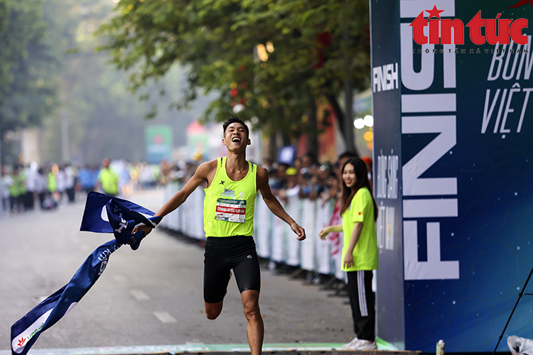VPBank Hanoi Marathon 2022: Endspurt