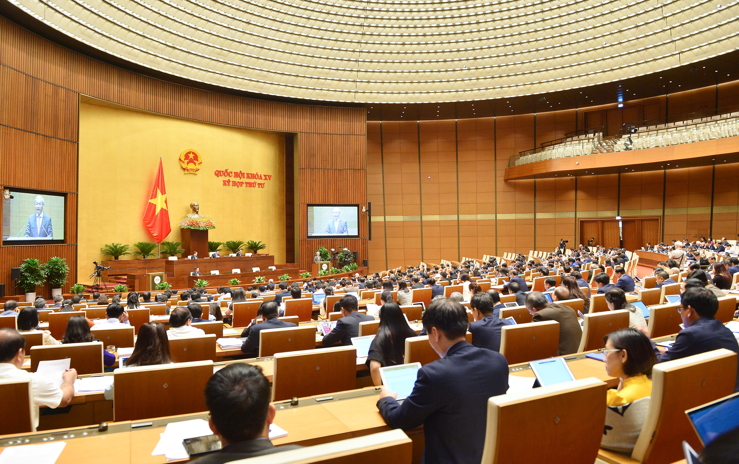 Parlament diskutiert sozialwirtschaftliche Lage und den Staatshaushalt