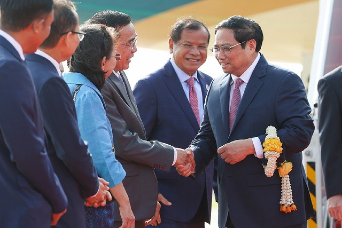 Premierminister Pham Minh Chinh beginnt seinen offiziellen Besuch in Kambodscha