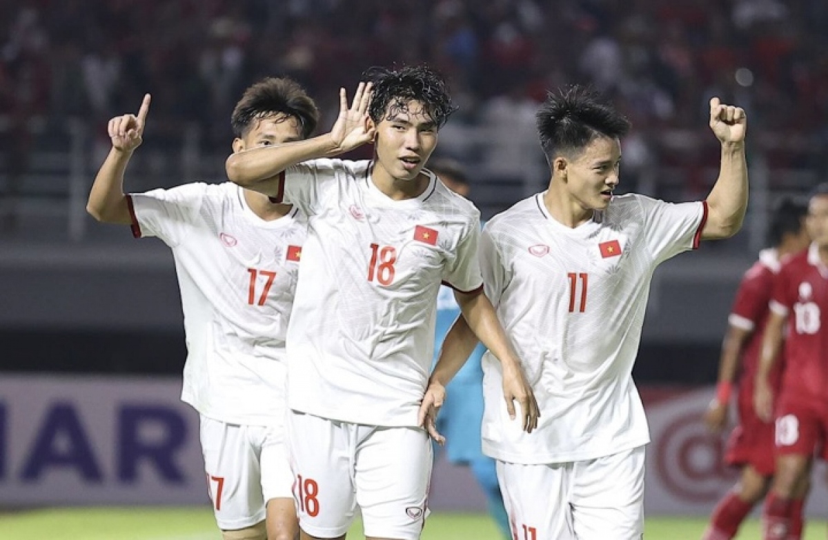 Vietnamesische U20-Fußballmannschaft spielt gegen amtierende Asienmeister