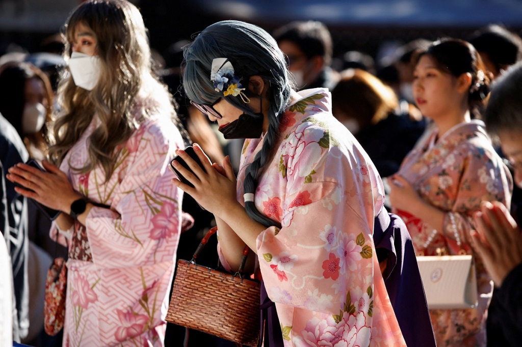 Menschen weltweit feiern das Neujahr