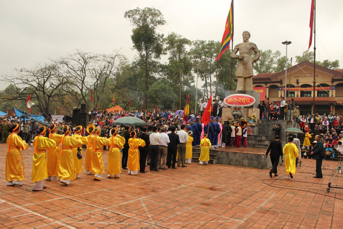 Ehrung des Nationalhelden Hoang Hoa Tham beim Yen The-Festival