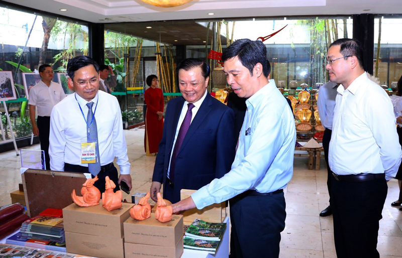 Ehrung, Verbreitung der typischen Kulturwerte Hanois