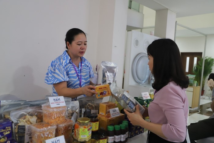 Wissenschaftliche Forschungen der weiblichen Intellektuellen vermarkten