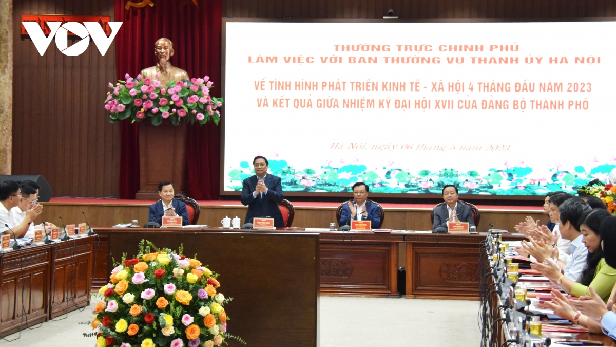 Premierminister Pham Minh Chinh: machbare, effiziente, rechtzeitige und termingemäße Lösungen für Probleme in Hanoi