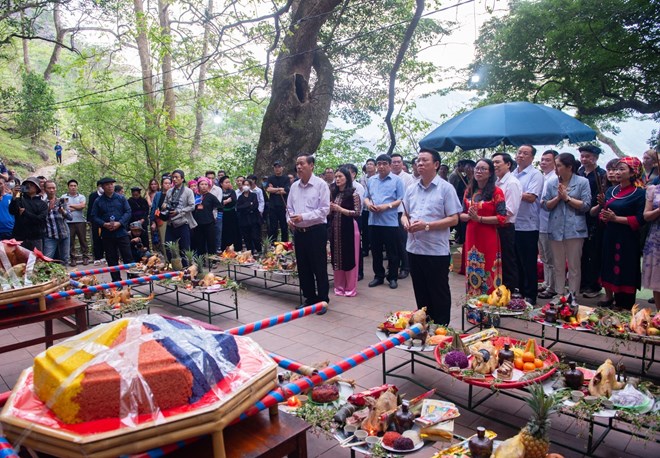 Eröffnung des Marktfestes Phong Luu Khau Vai