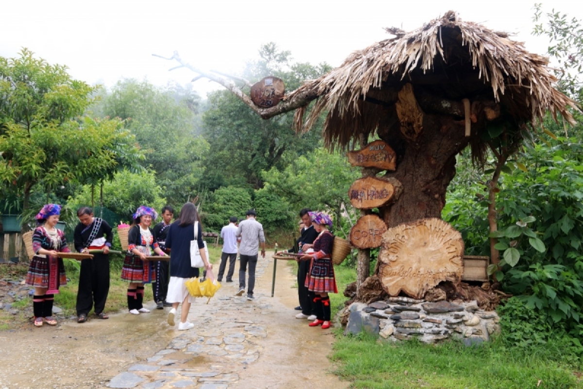Kulturen der Volksgruppen in Lai Chau hinterlassen Eindrücke bei Touristen