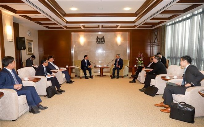 Außenminister Bui Thanh Son besucht Singapur