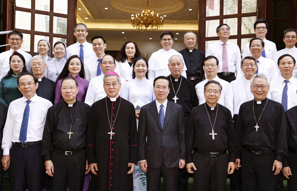 Staatspräsident Vo Van Thuong besucht den Bischofsrat Vietnams