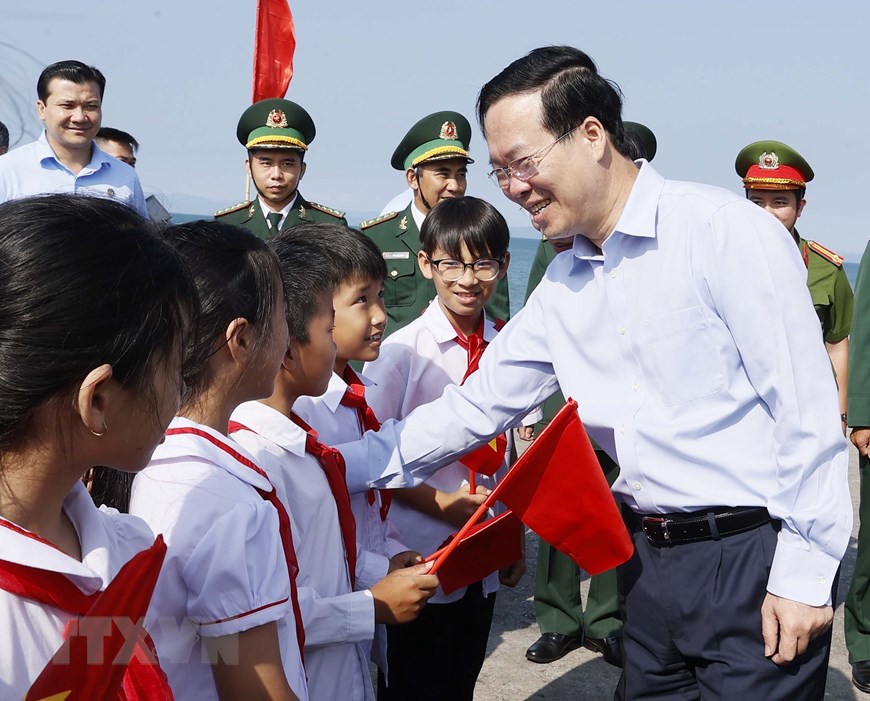 Staatspräsident Vo Van Thuong besucht Co To