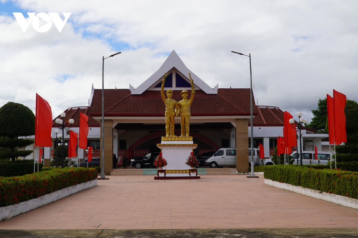 Vietnamesische Freiwilligen und Experten in Laos sind Symbol der Solidarität beider Länder