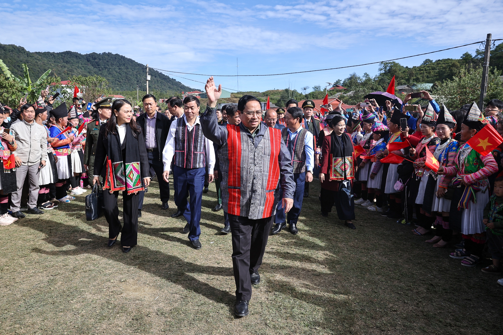 Premierminister Pham Minh Chinh nimmt am Festtag der nationalen Solidarität in Lai Chau teil