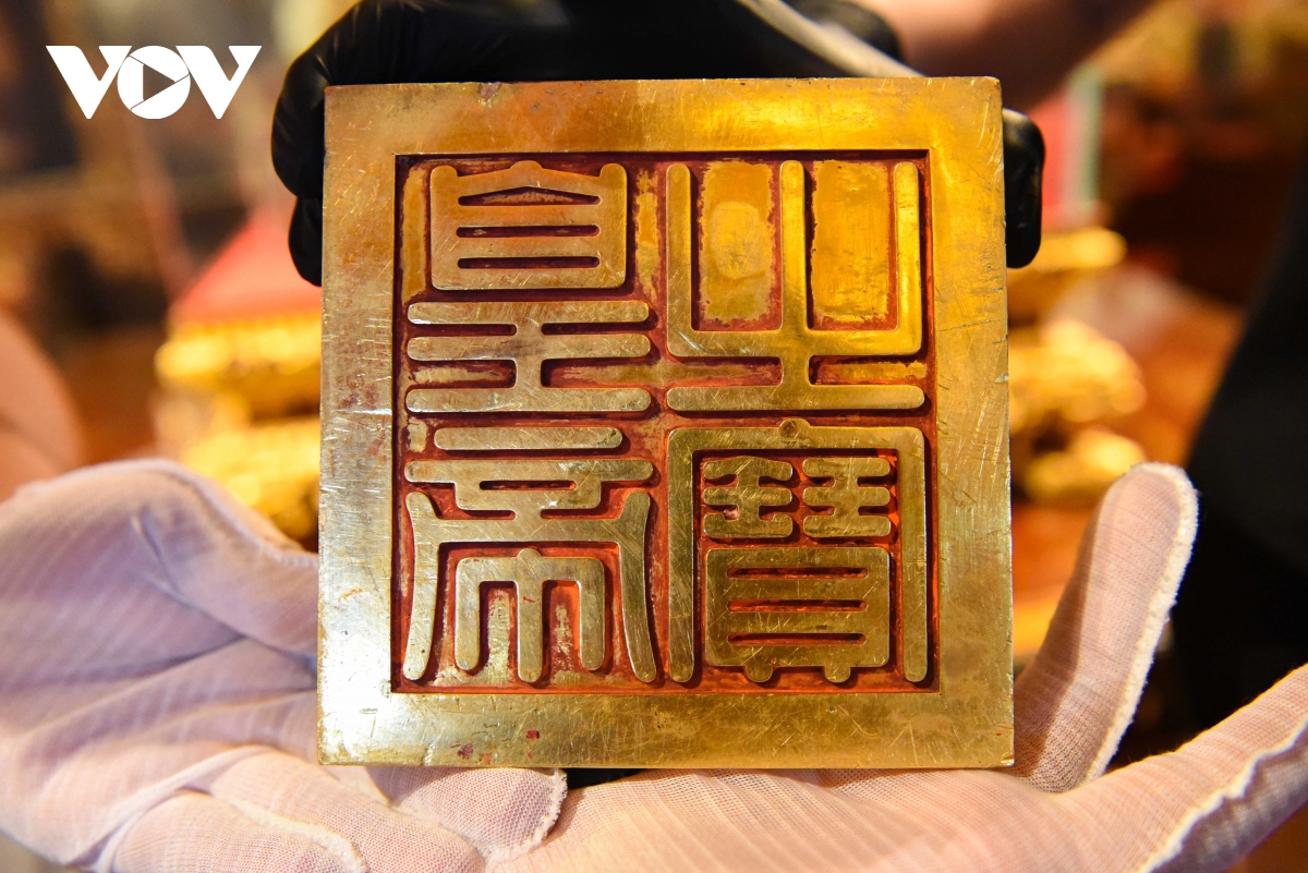Goldenes Siegel “Hoang de Chi Bao” im Hoang Gia Nam Hong-Museum