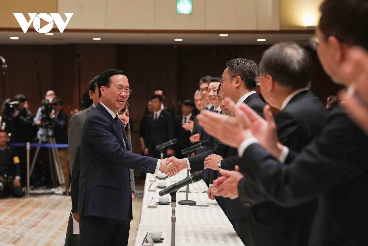 Staatspräsident Vo Van Thuong empfängt Gouverneur der Provinz Fukuoka