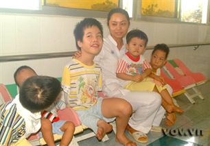 ส่งเสริมงานด้านการดูแลผู้เคราะห์ร้ายจากสารพิษสีส้มไดอ็อกซิน