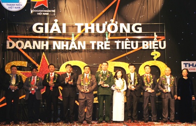 การมอบรางวัลดาวแดงให้แก่นักธุรกิจรุ่นใหม่ดีเด่น