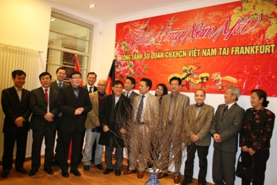 ชาวเวียดนามในต่างประเทศฉลองตรุษเต๊ตปี 2012