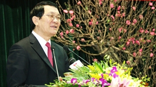 ประธานแห่งรัฐเวียดนามเดินทางไปเยือนและอวยพรปีใหม่ทีนครโฮจิมินห์