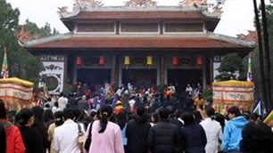 การเปิดเทศกาลวิหาร HuyềnTrân ปี 2012