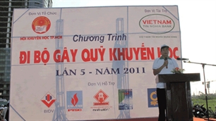 การประชุมของคณะกรรมการบริหารสมาคมส่งเสริมการศึกษาส่วนกลางเวียดนาม