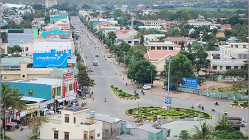 ท่าน TruongTanSang ประธานแห่งรัฐเวียดนามเดินทางไปเยือนจังหวัด KonTum