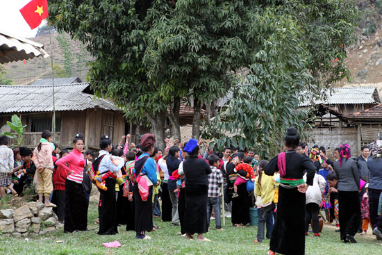 พิธีบนบานขอฝนของชาวเผ่าขมุในเวียดนาม