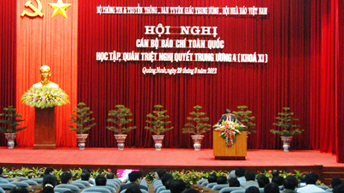 สื่อมวลชนมีบทบาทสำคัญในการเผยแพร่มติของที่ประชุมคณะกรรมการกลางพรรคครั้งที่ 4