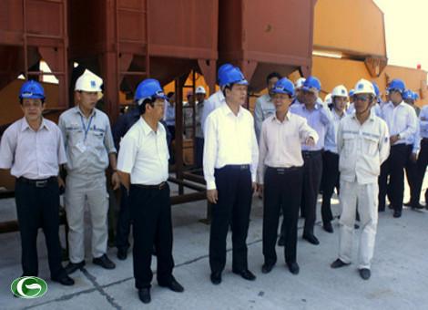 รองนายกรัฐมนตรี VuVanNinh สั่งให้จังหวัด QuangNgai ปรับปรุงเรือประมงให้ทันสมัย