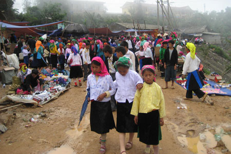 เปิดสัปดาห์วัฒนธรรมการท่องเที่ยว “ตลาดแห่งความรัก KhauVai 2012”