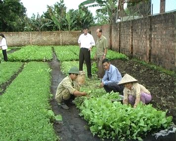 พิธีสดุดีอดีตเยาวชนเดินหน้าที่มีผลงานดีเด่นในการให้การช่วยเหลือกันทำธุรกิจ
