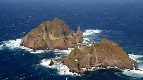 ชายชาวสาธารณรัฐเกาหลีขับรถพุ่งชนสถานทูตญี่ปุ่น