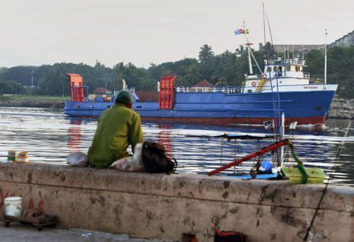 เรือบรรทุกสินค้าจากสหรัฐลำแรกเข้าเทียบท่าคิวบา
