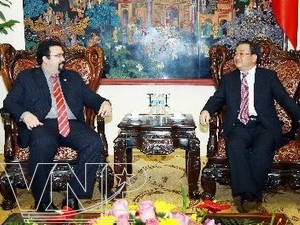 เวียดนามและเวเนซูเอล่าผลักดันความสัมพันธ์ร่วมมือให้พัฒนายิ่งขึ้น