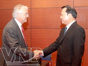 ท่าน VũVănNinh รองนายกรัฐมนตรีให้การต้อนรับประธานกลุ่มบริษัท KPMG