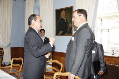 รองนายกรัฐมนตรี NguyễnThiệnNhân เดินทางไปเยือนสวิสเซอร์แลนด์