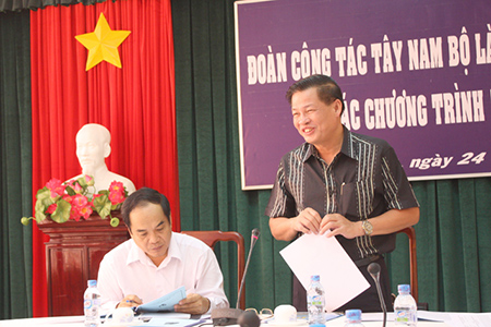 คณะกรรมการชี้นำเขตตะวันตกเฉียงใต้อวยพรชนเผ่าชาวเขมรในโอกาสเทศกาลเซนดอนตา