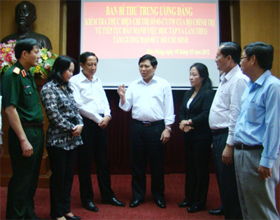 คณะกรรมการกลางพรรคลงพื้นที่ตรวจการปฏิบัติมติที่03ของกรมการเมืองณKiênGiang