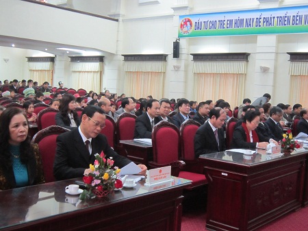 รองประธานประเทศเวียดนามมอบทุนการศึกษาให้แก่นักเรียนที่ยากจน