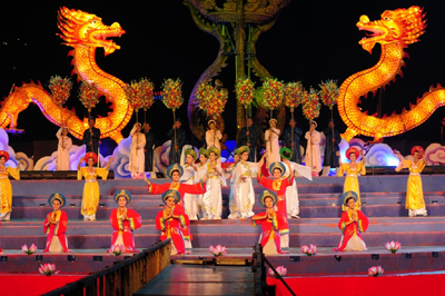 ปีท่องเที่ยวแห่งชาติเขตริมฝั่งทะเลภาคกลางตอนบน เว้ ๒๐๑๒มีส่วนร่วมประชาสัมพันธ์เวียดนาม