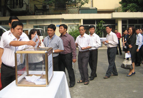 1 แสน 2หมื่นพันล้านด่งสนับสนุนกองทุนเพื่อผู้ยากจนของนครโฮจิมินห์