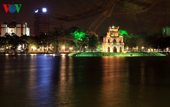 บรรยากาศย่านโบราณ 36 สายในกรุงฮานอยยามพลบค่ำ