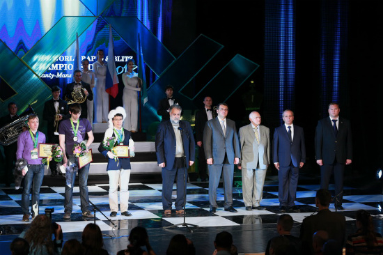 นักหมากรุก Lê Quang Liêm ได้คว้าแช๊มป์โลกในการแข่งขันหมากรุกสากลแบบเกมสายฟ้าปี 2013